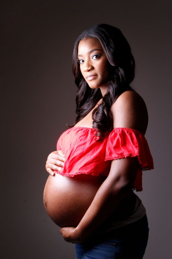 Professional Maternity Photography  Capturing the Beauty of Motherhood
